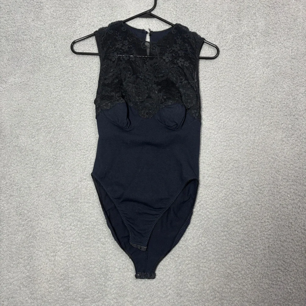 Victoria's Secret Black Lace High Neck Sleeveless Bodysuit Small 125-039-093